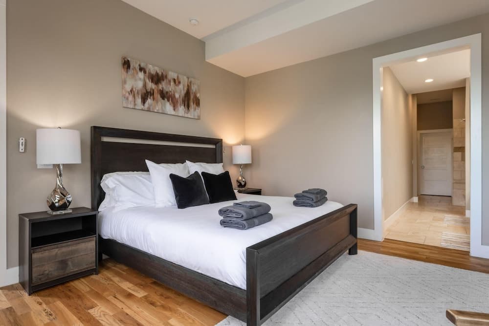 Sunny Dip & Sip Austin - Image 2