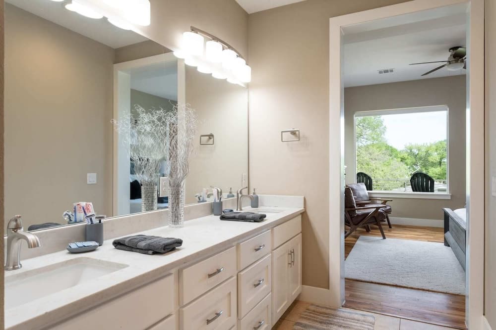 Sunny Dip & Sip Austin - Image 22