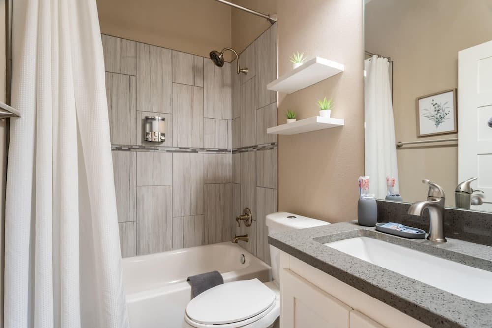 Sunny Dip & Sip Austin - Image 24