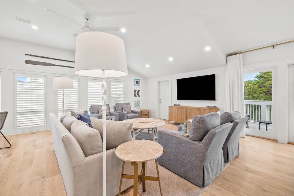 Seaside Home - Image 17