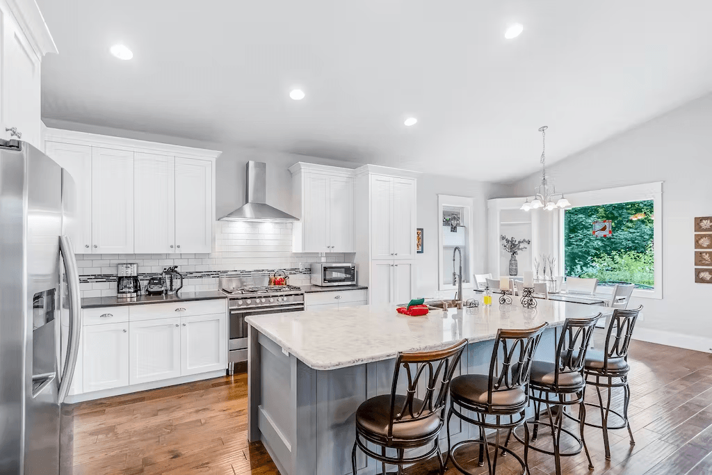 Classic Coeur d'Alene Estate - Image 5