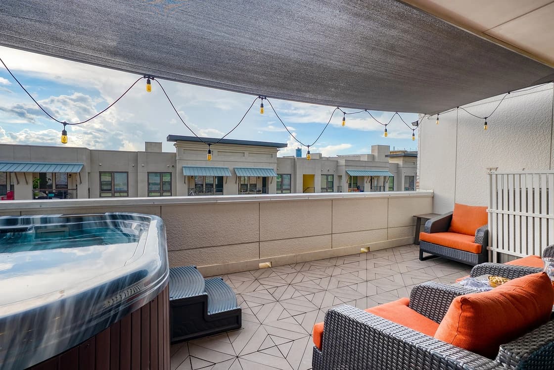 Town Lake Townhouse - Image 30