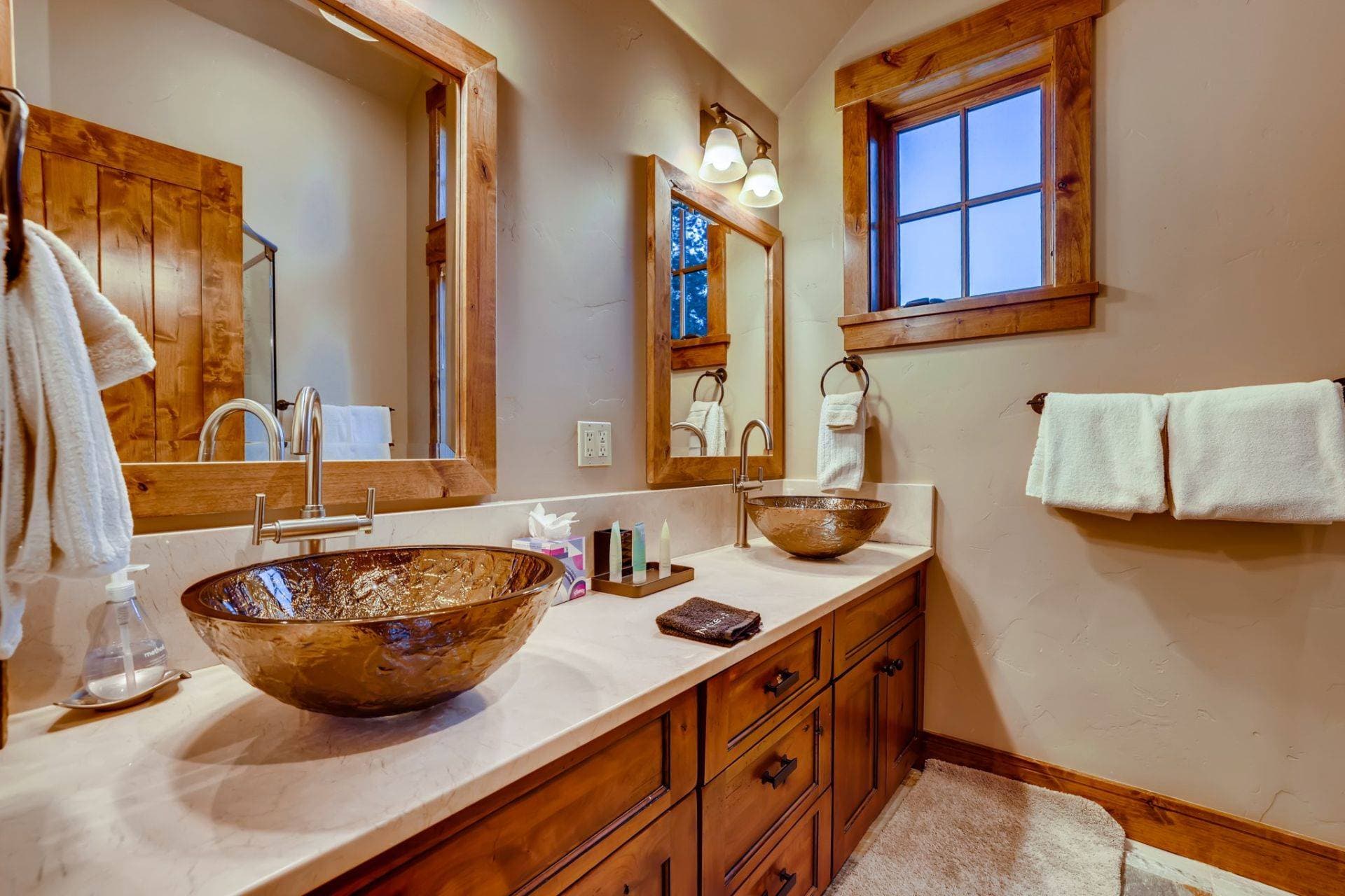 Bear Tracks Lodge - Image 12