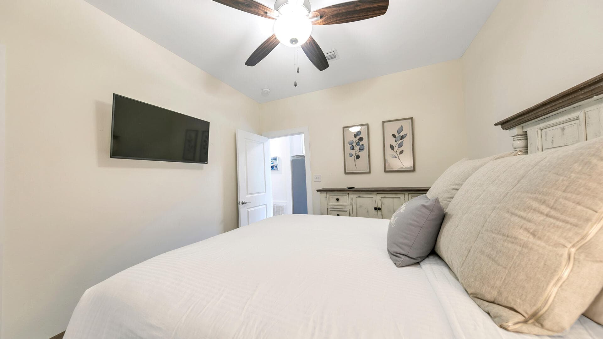 Blue Lake Home - Image 14