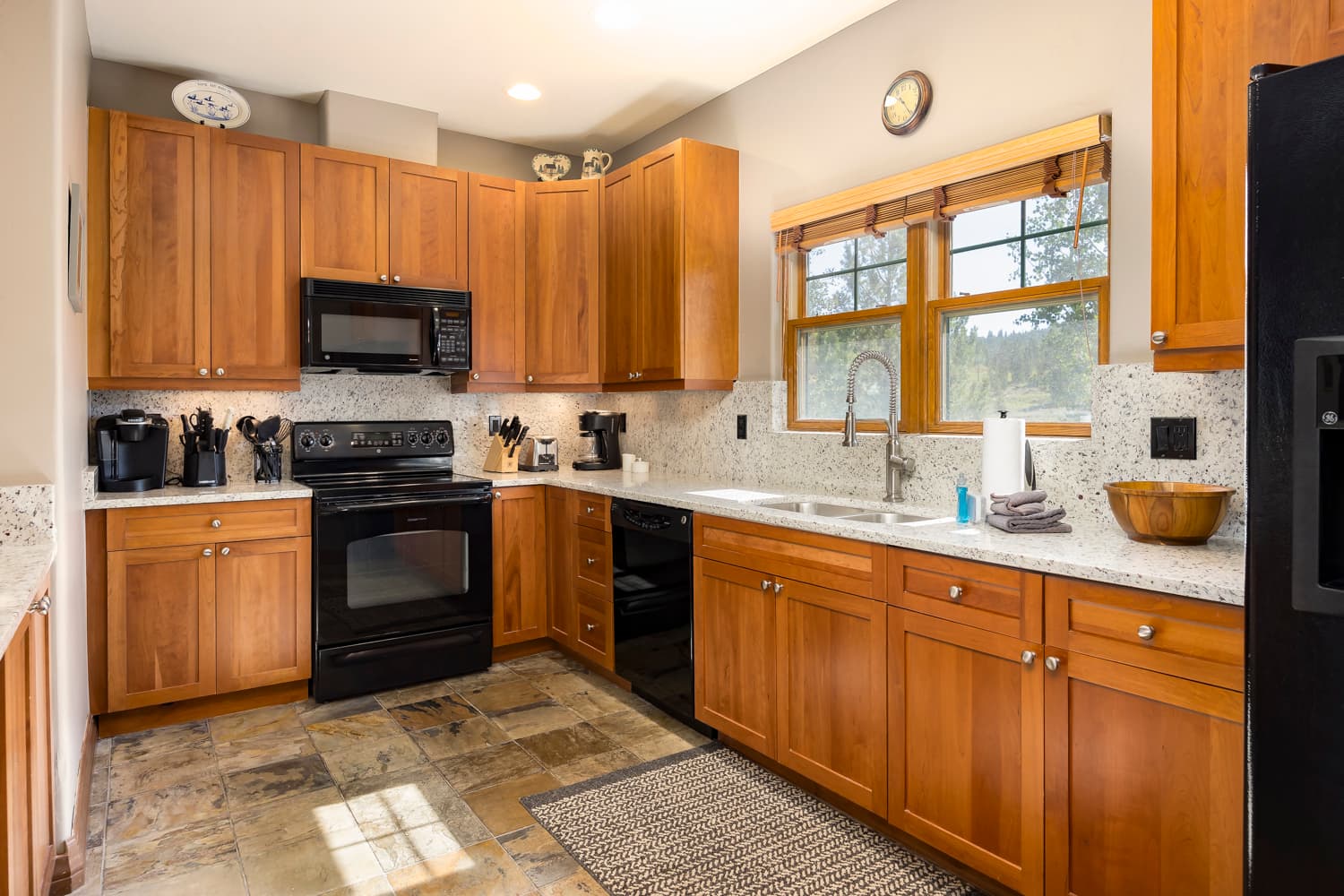 Oak Point Place - Image 3