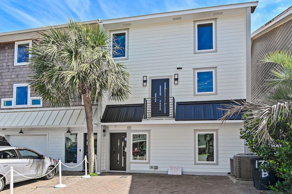 Little House on the Beach - Image 95