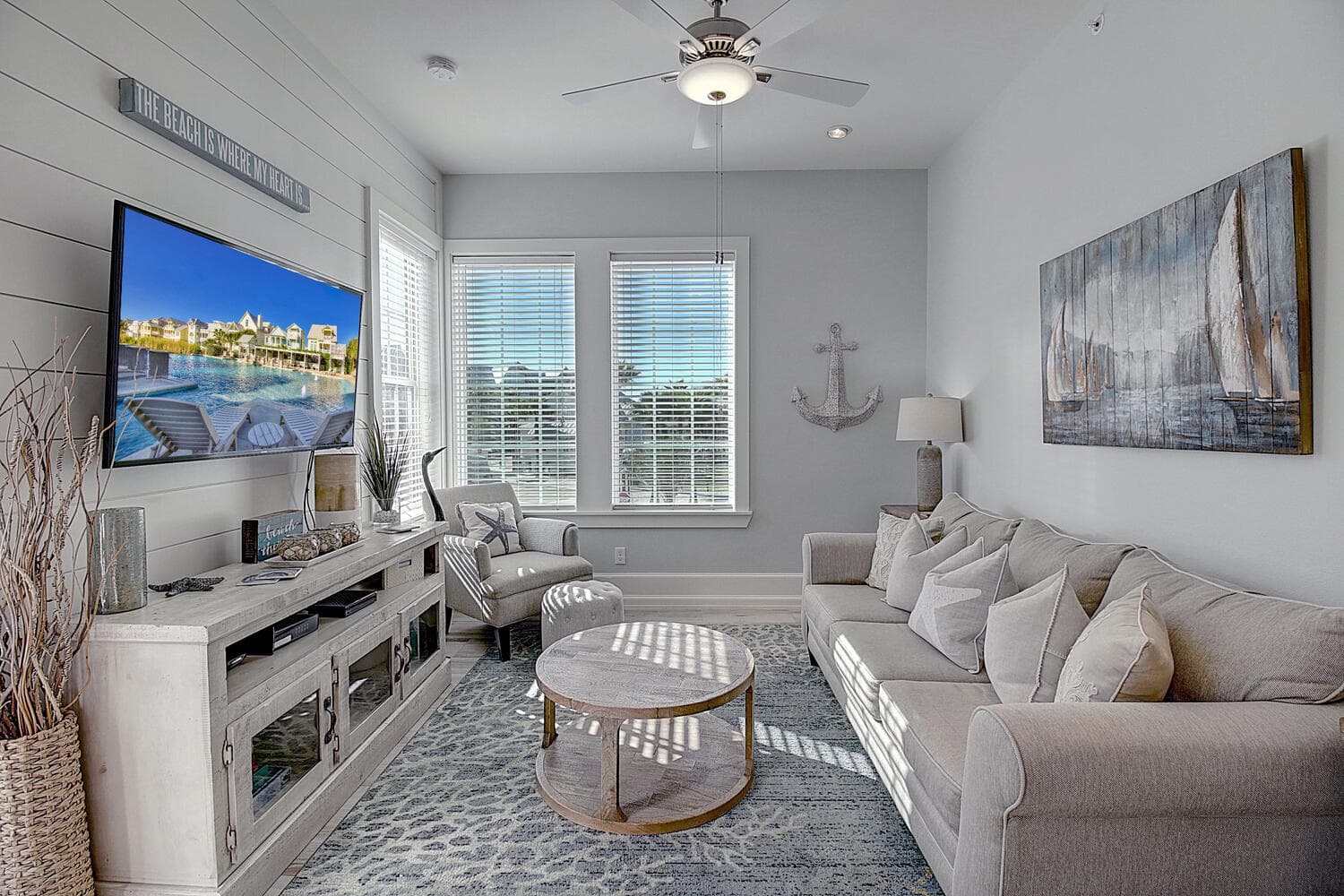 Leighzy Waves - Image 1