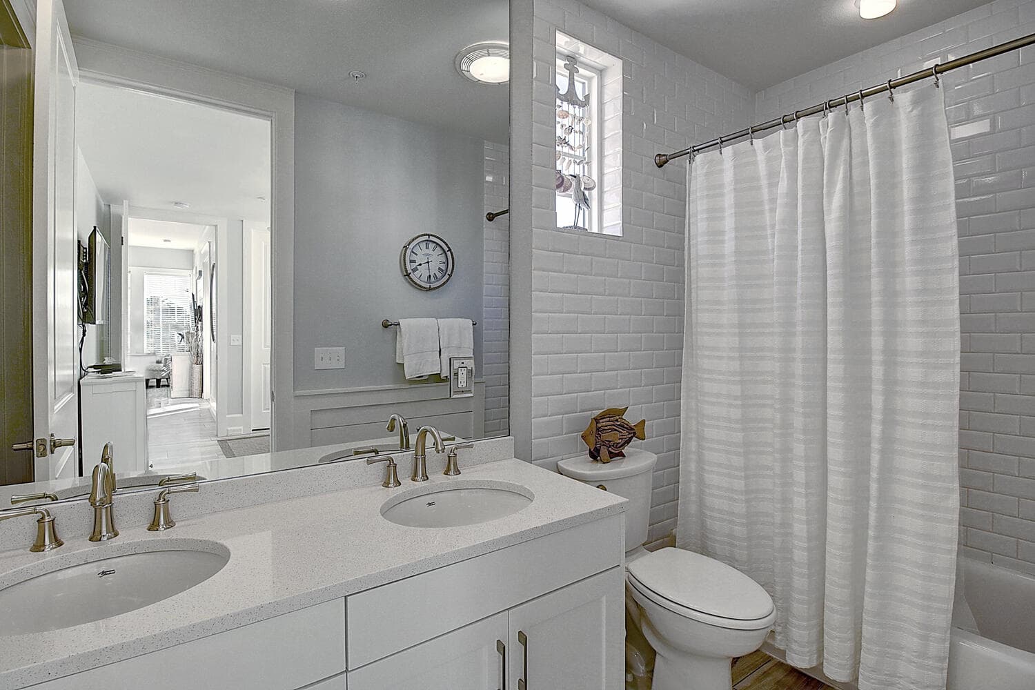 Leighzy Waves - Image 31