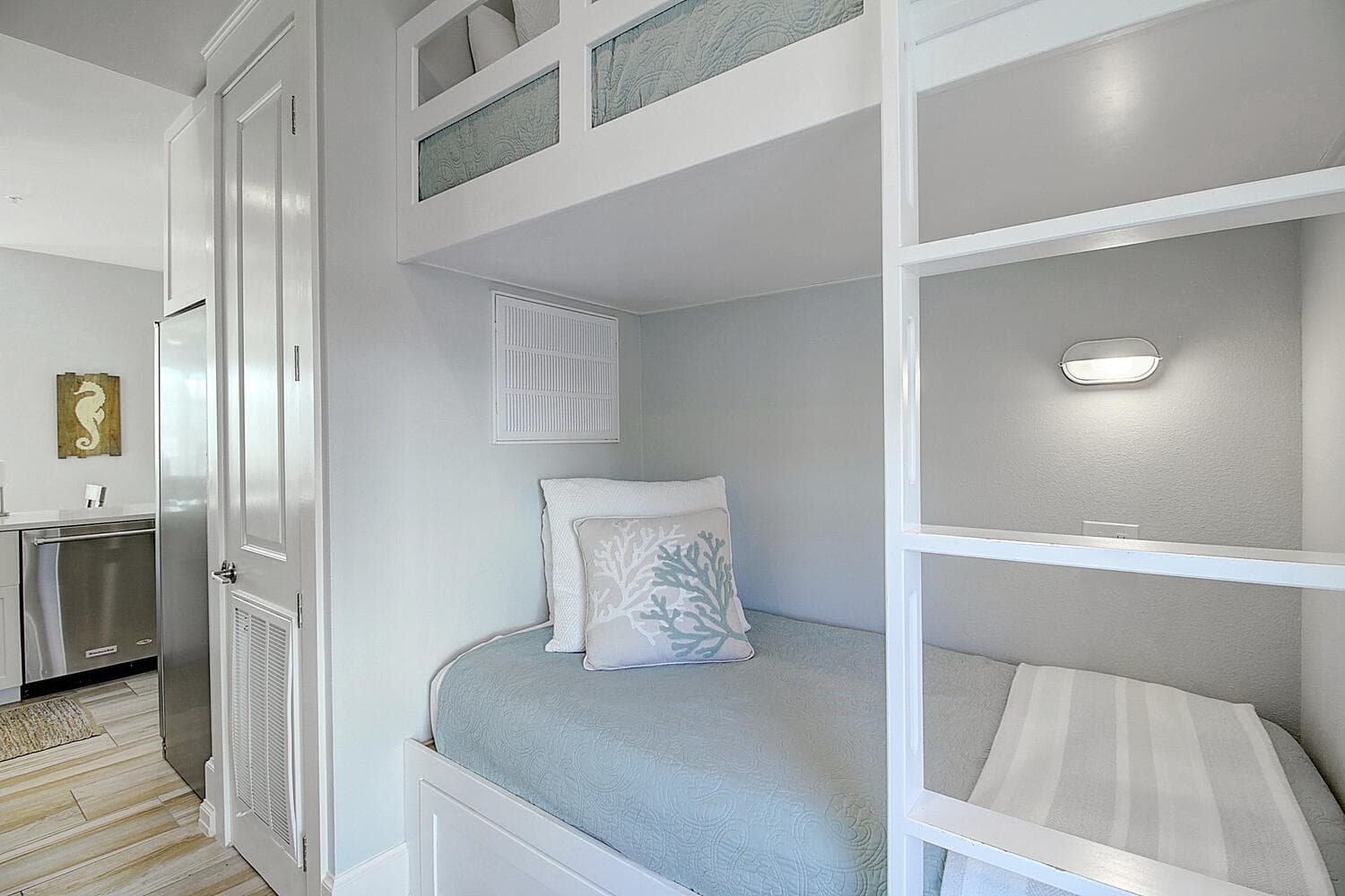 Leighzy Waves - Image 29