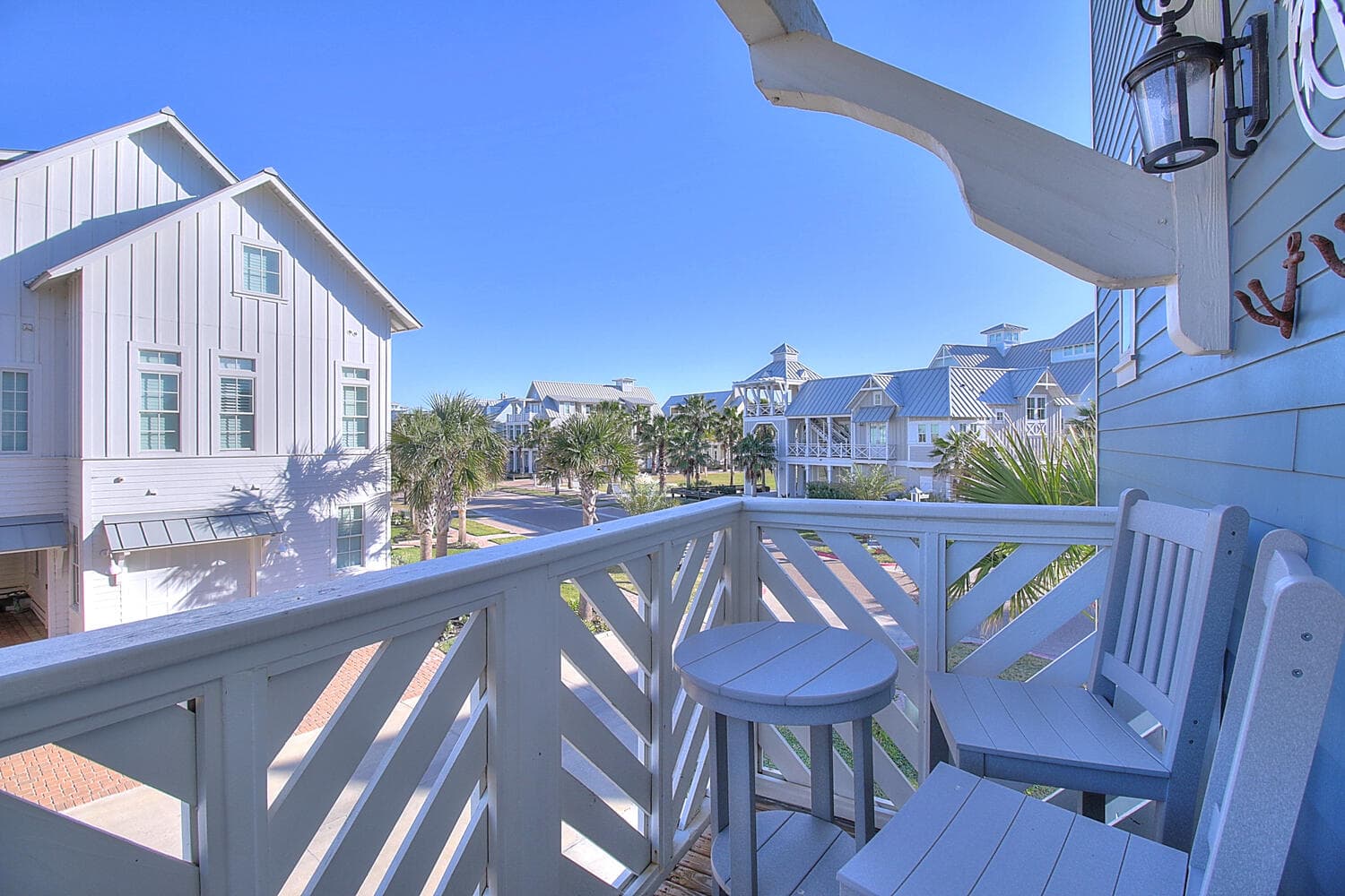 Leighzy Waves - Image 37