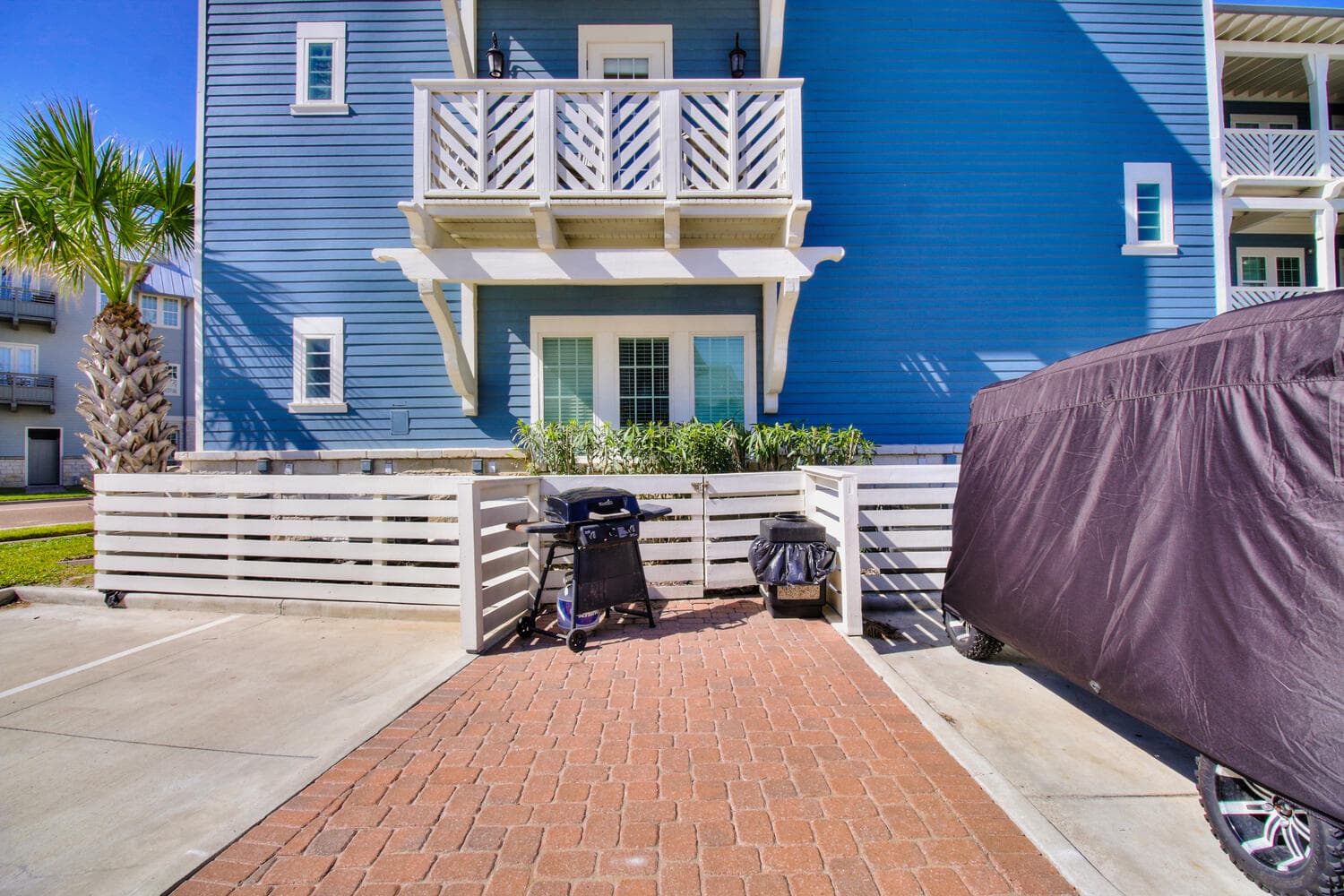 Leighzy Waves - Image 41