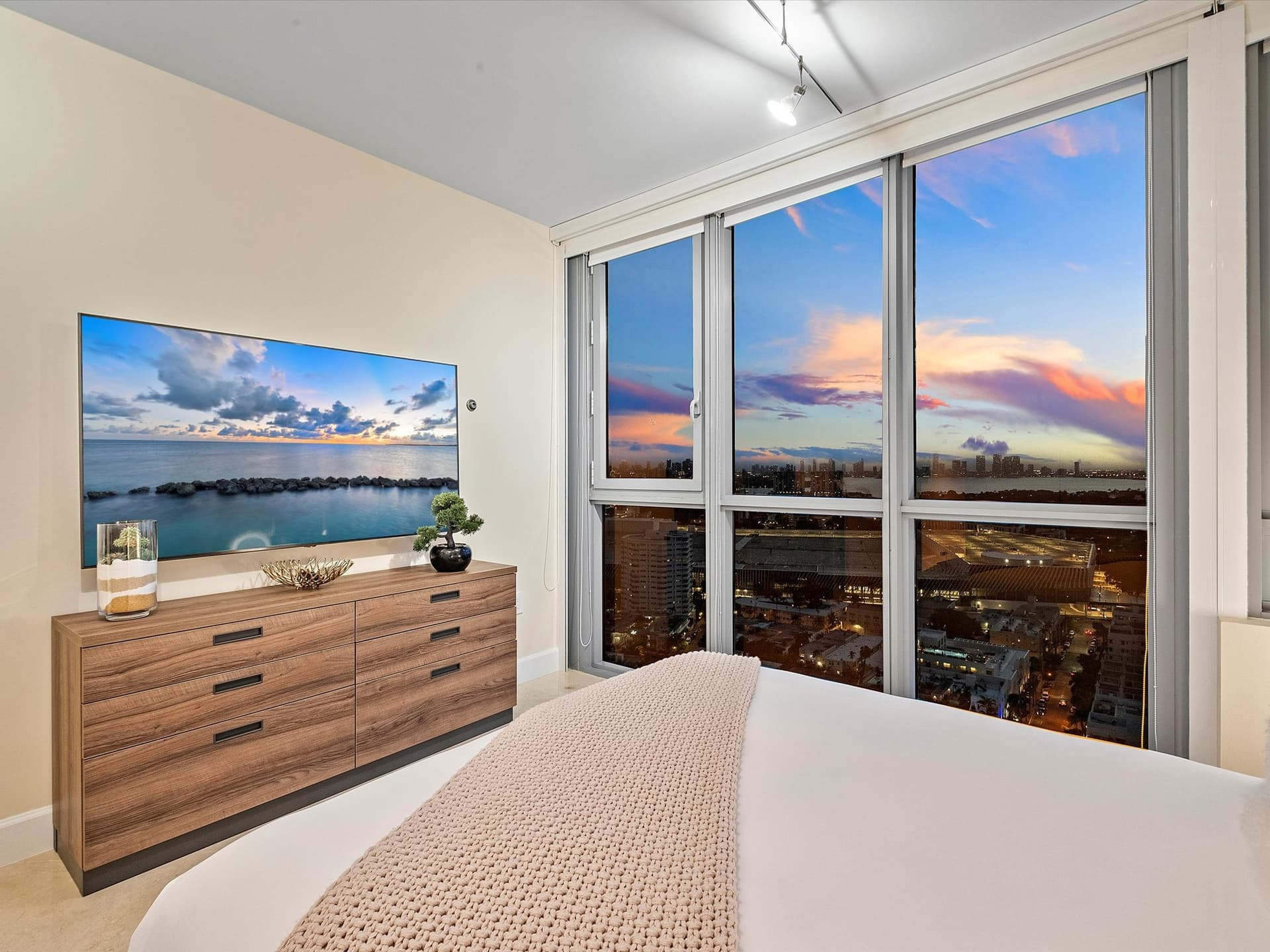 Ocean & Skyline Tranquility - Image 66