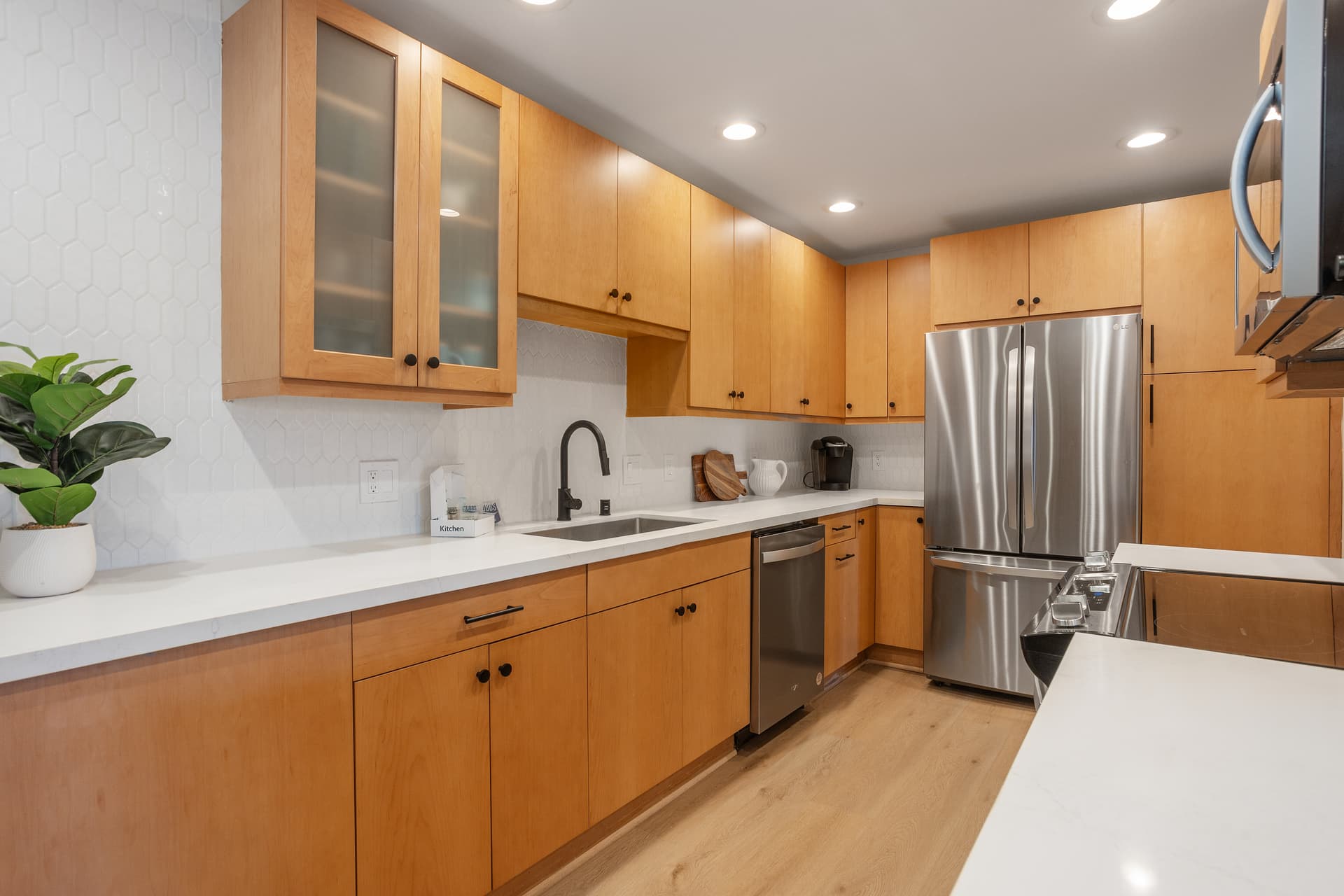 Ocean Whisper Hideaway - Image 9