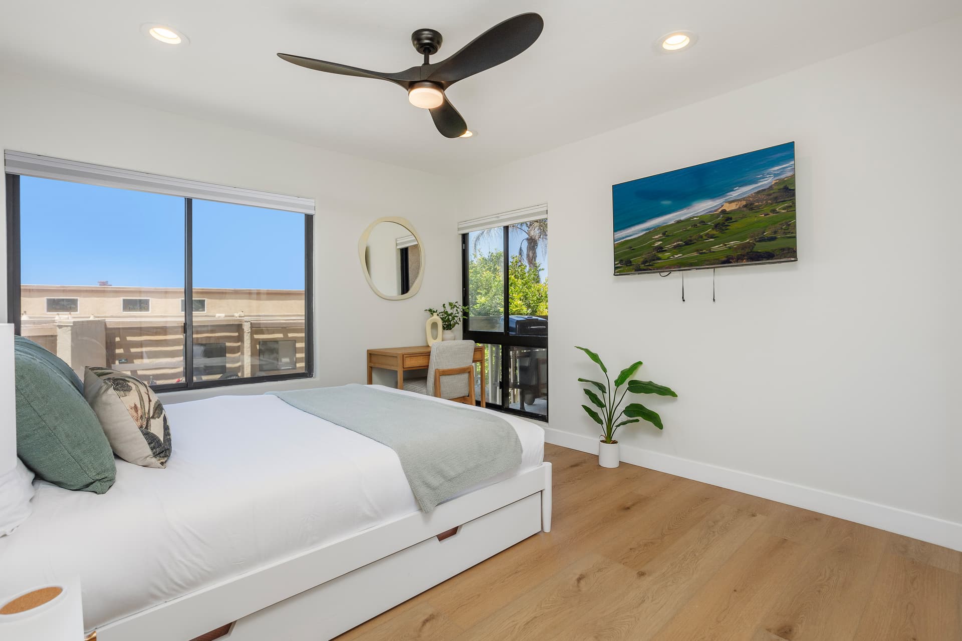 Ocean Whisper Hideaway - Image 25