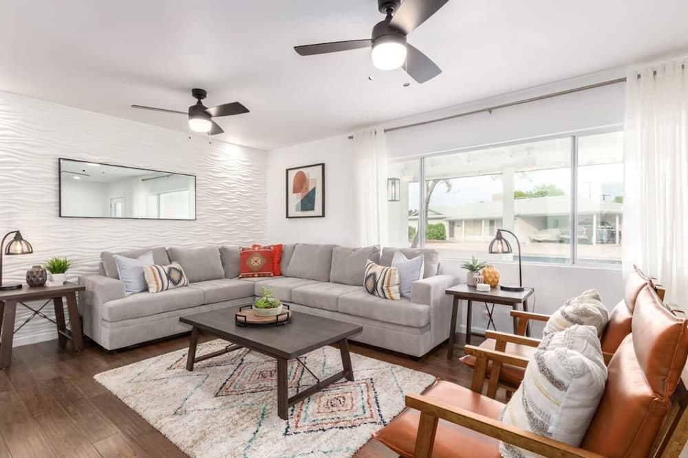 Ochenta Modern Retreat - Image 4