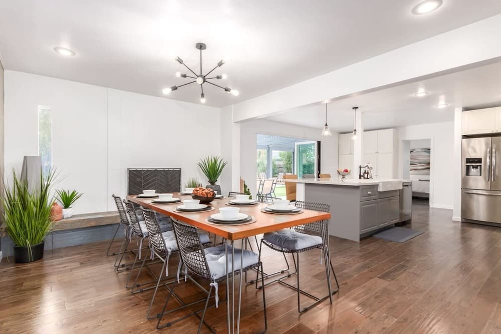 Ochenta Modern Retreat - Image 5