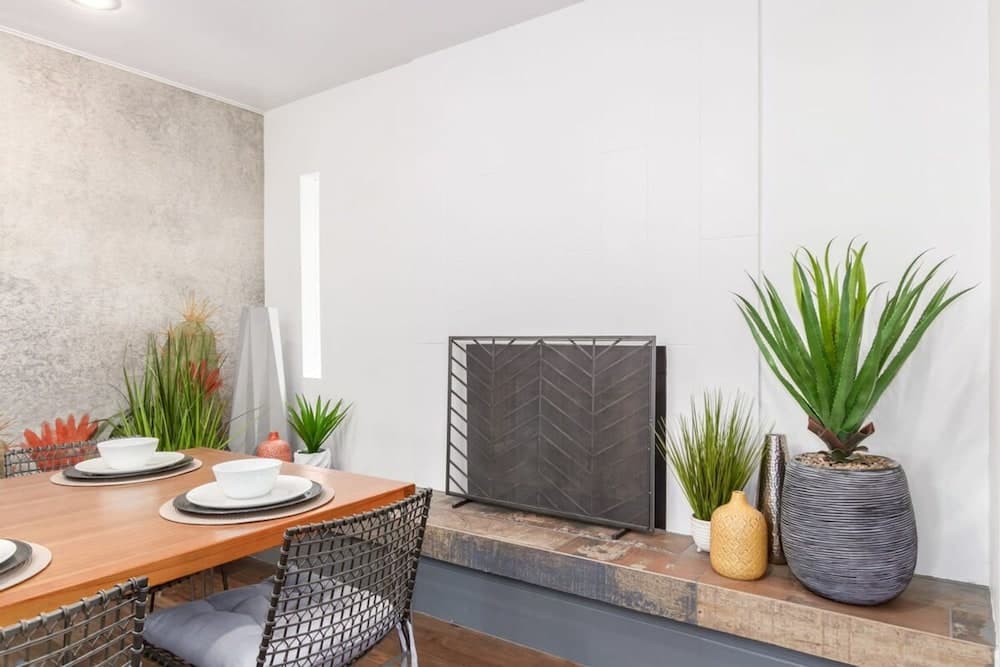 Ochenta Modern Retreat - Image 9