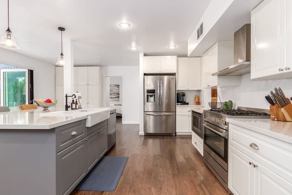 Ochenta Modern Retreat - Image 13