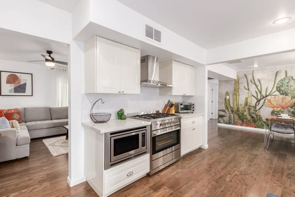 Ochenta Modern Retreat - Image 14