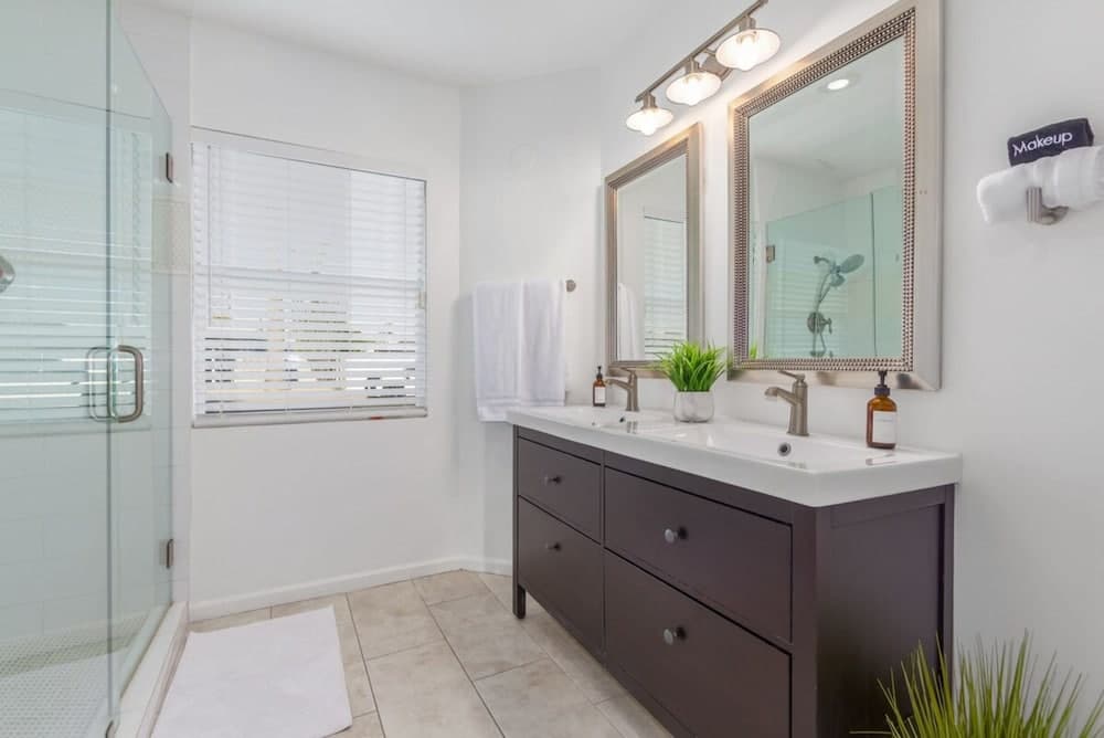 Ochenta Modern Retreat - Image 17