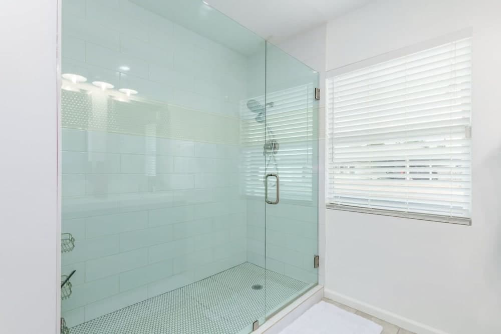 Ochenta Modern Retreat - Image 18