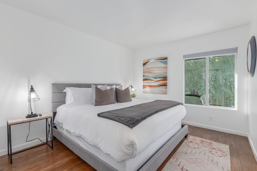 Ochenta Modern Retreat - Image 19