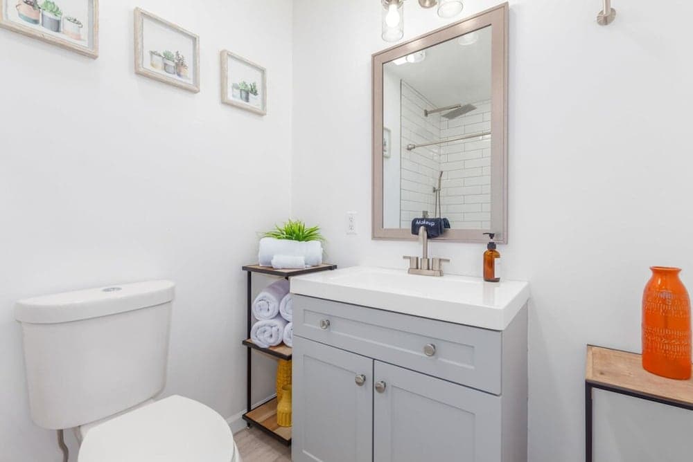 Ochenta Modern Retreat - Image 20