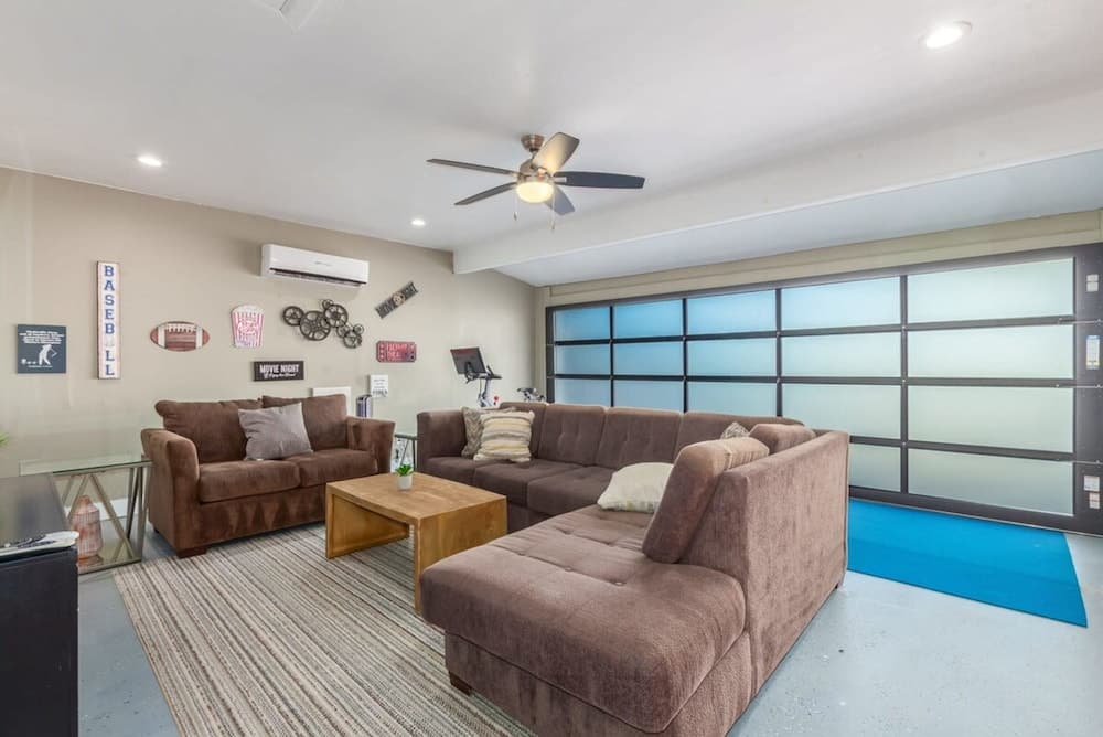 Ochenta Modern Retreat - Image 26