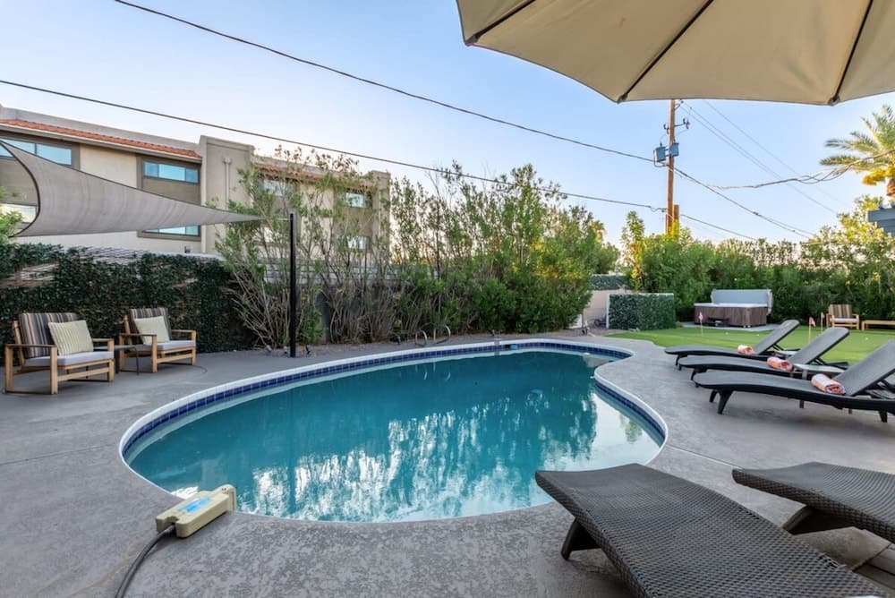 Ochenta Modern Retreat - Image 33