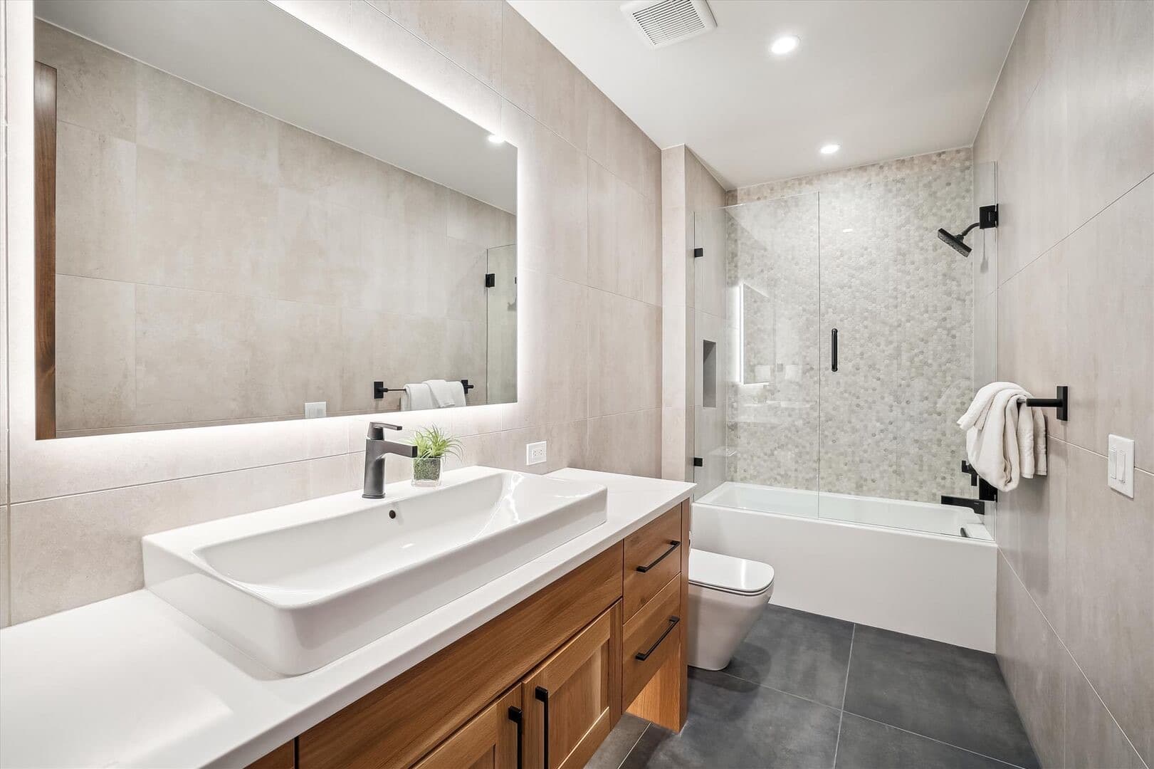 Modern View Manor - Image 36