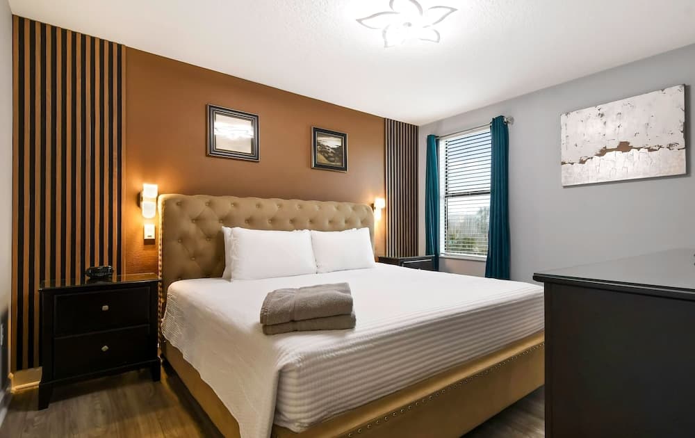 Regal Opulent Villa - Image 15