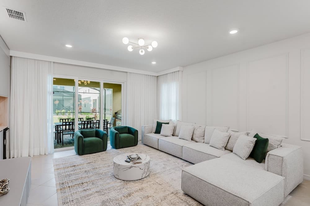 Holiday Hub - Image 2