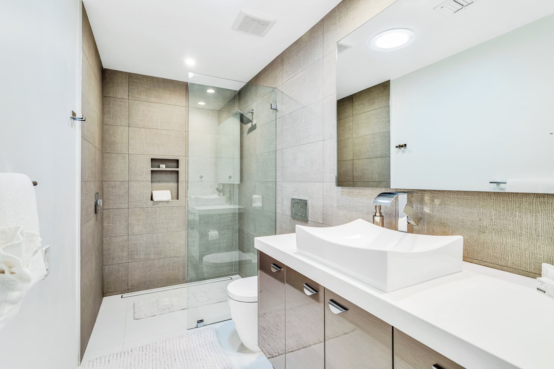 Gala Place - Image 23