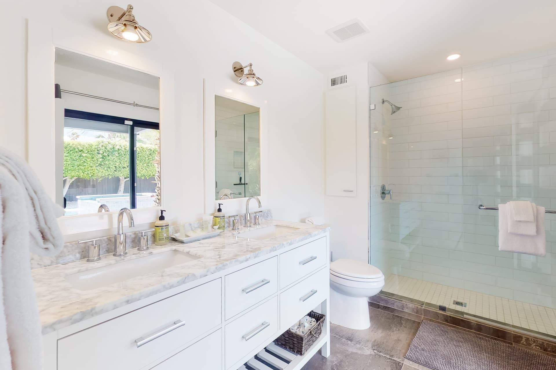 Freestone Modern Home - Image 11