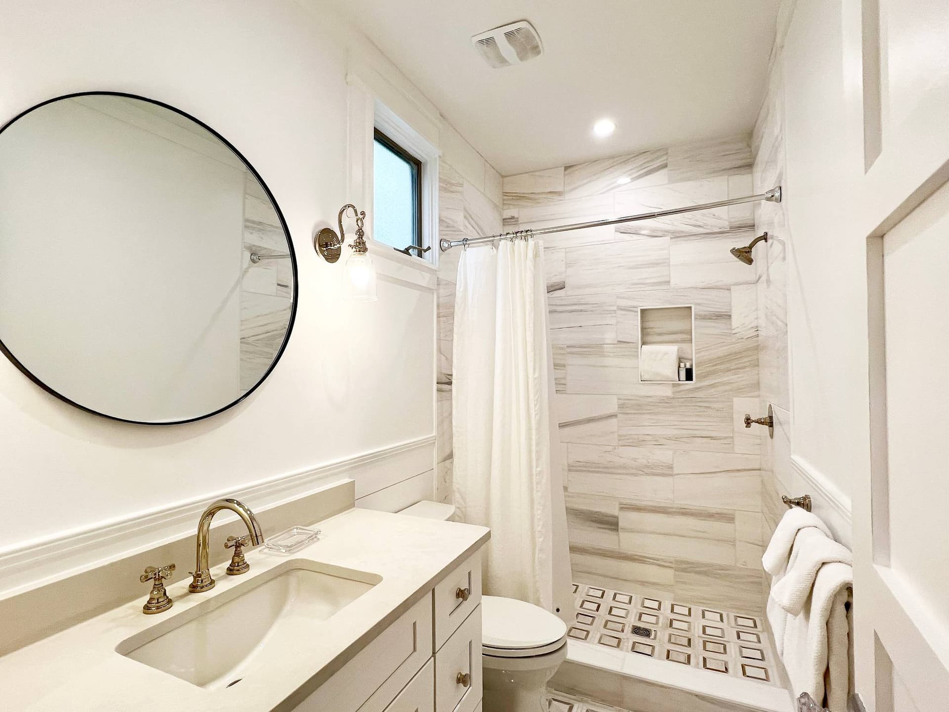 Toes in the Water Home - Image 12