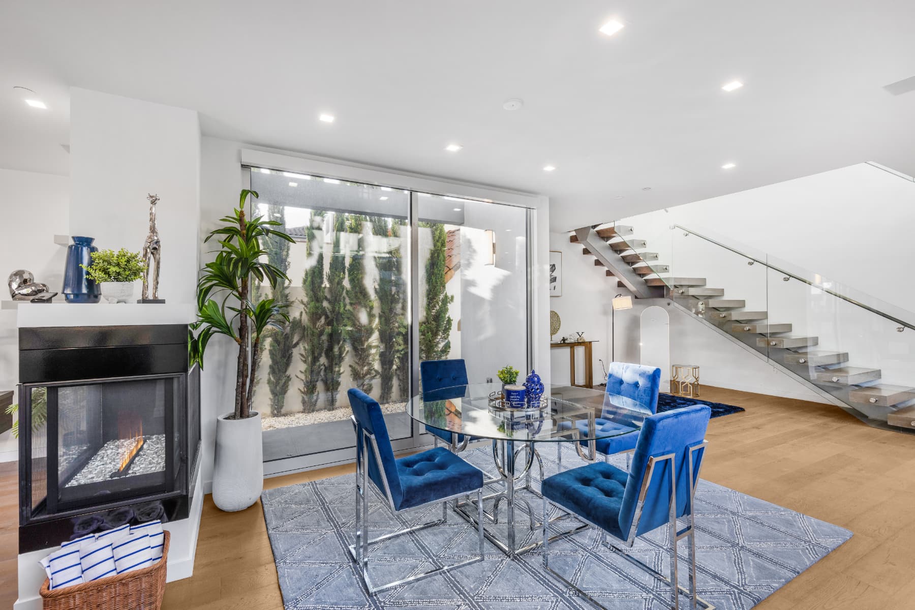 Lindenhurst House - Image 11