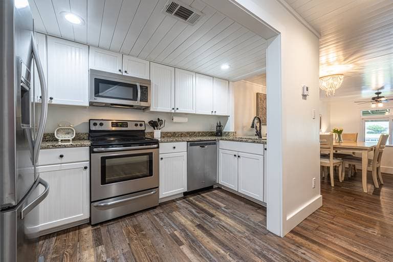 Bayou Townhome - Image 8