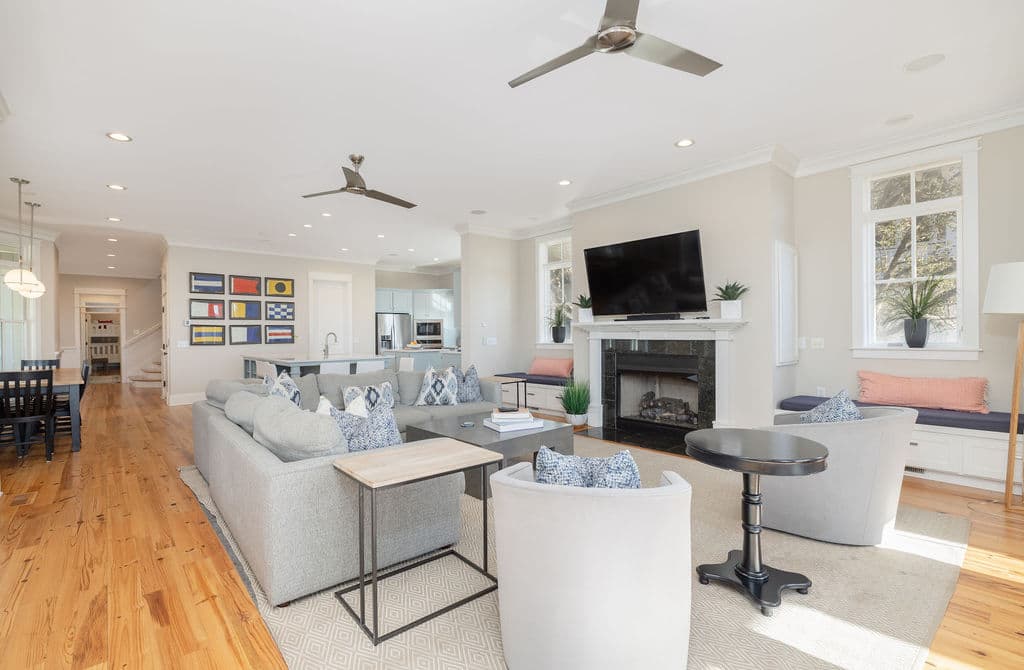 2906 All Decked Out - Image 4