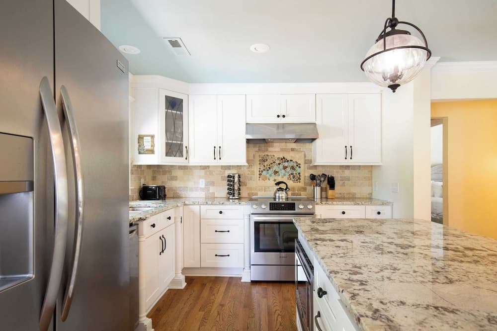 Palmetto Gorgeous Character Home - Image 5