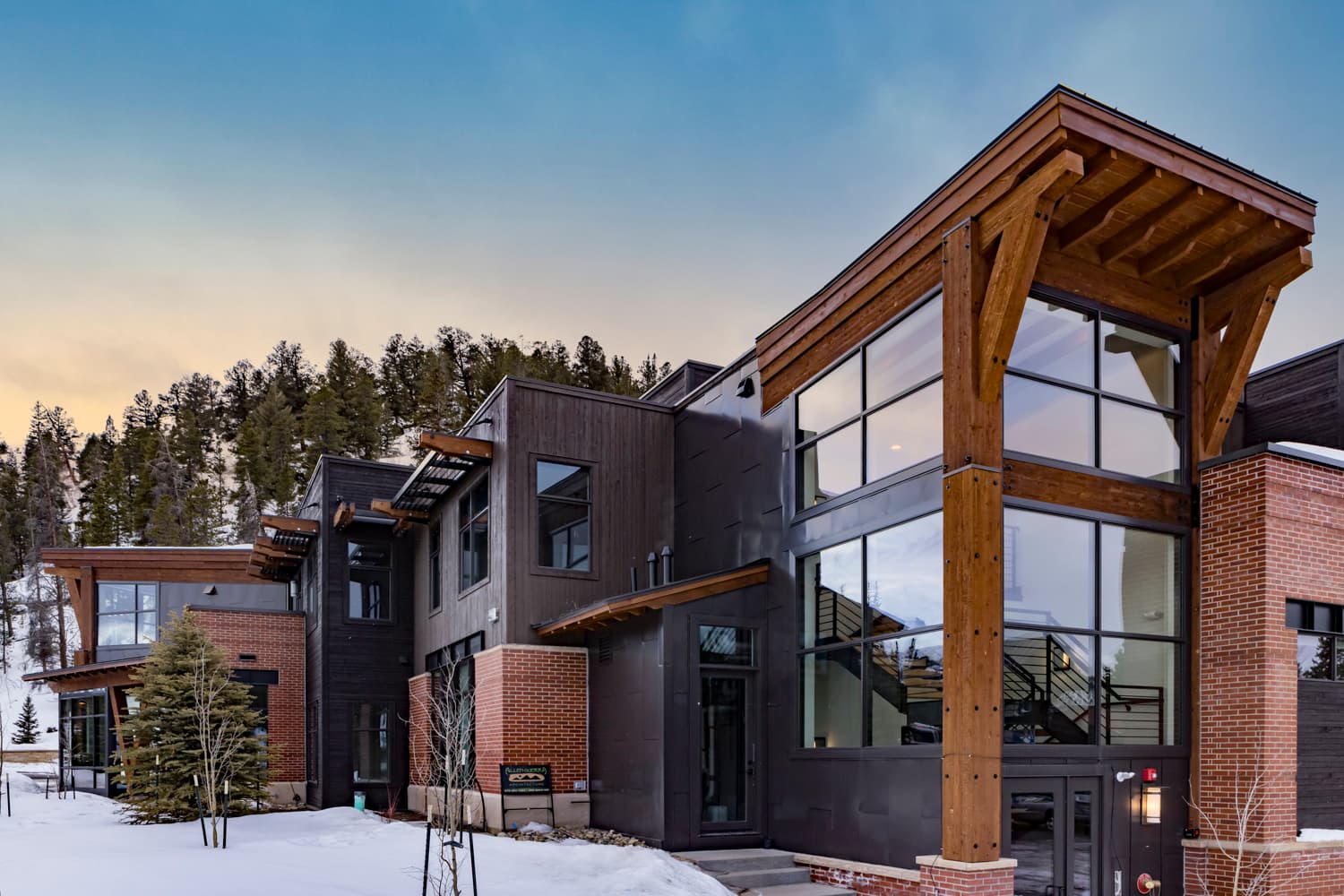 Mountain Retreat Residence - Image 4