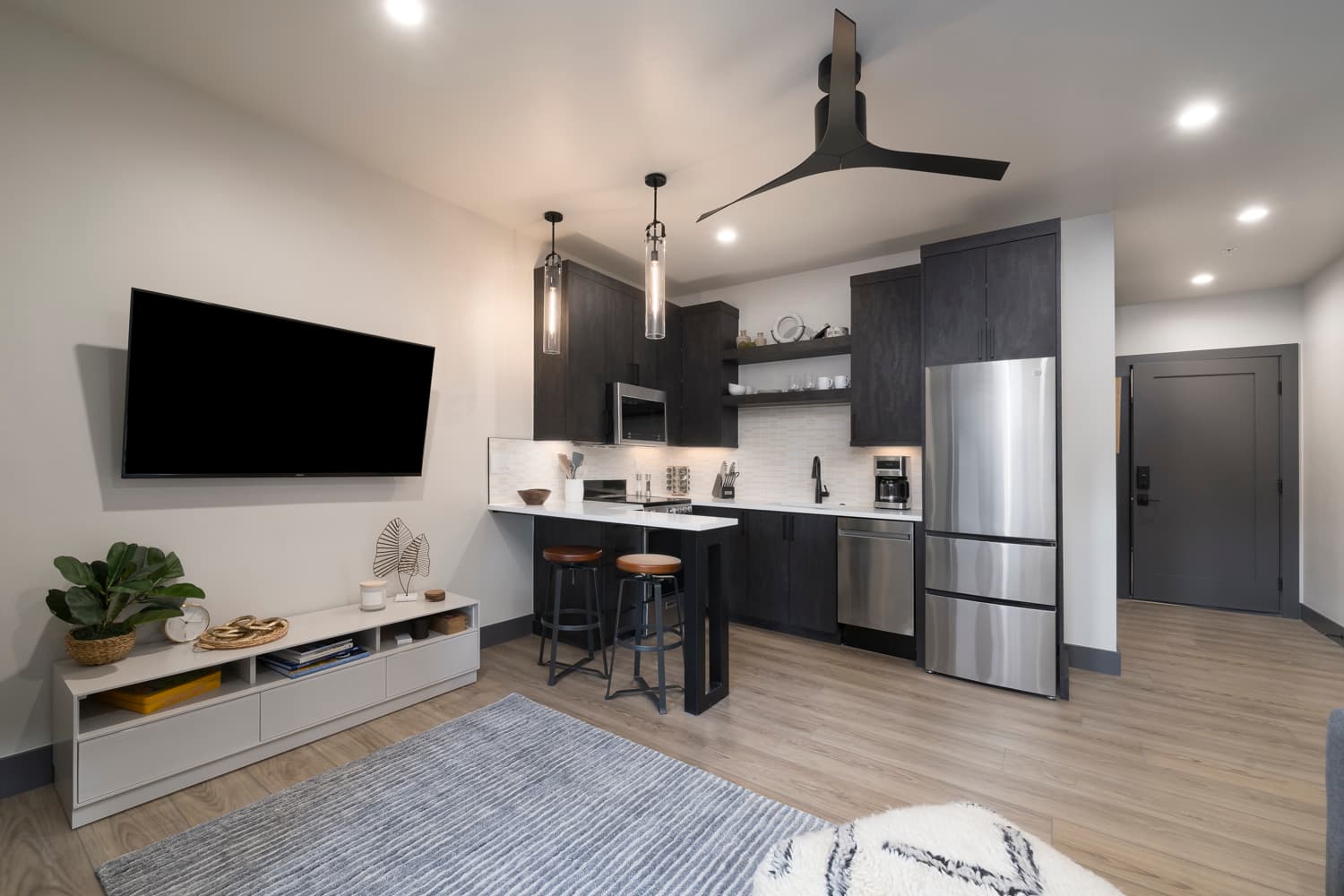 Hilltop Haven - Image 7