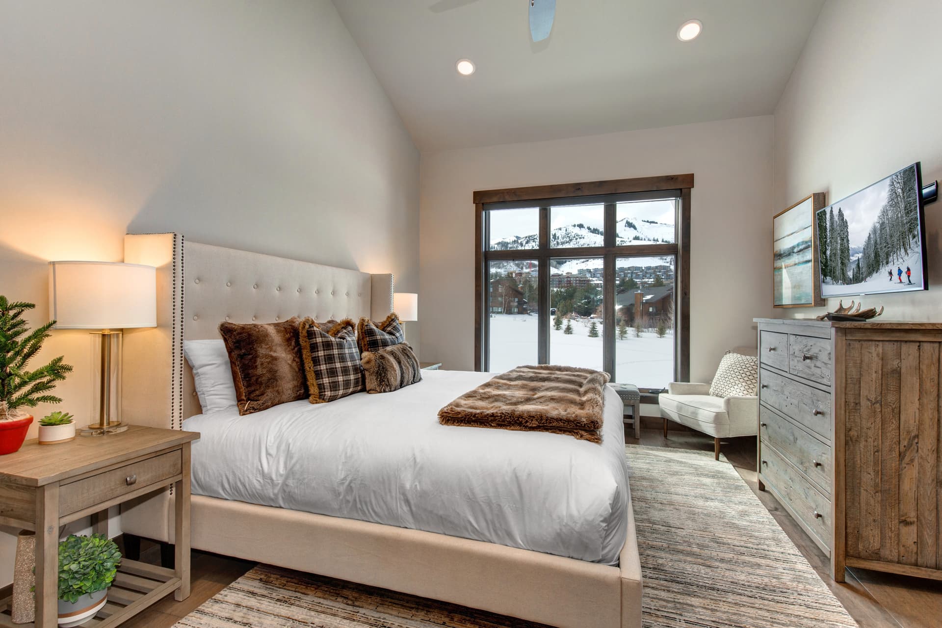 Blackstone Condo #3D - Image 4