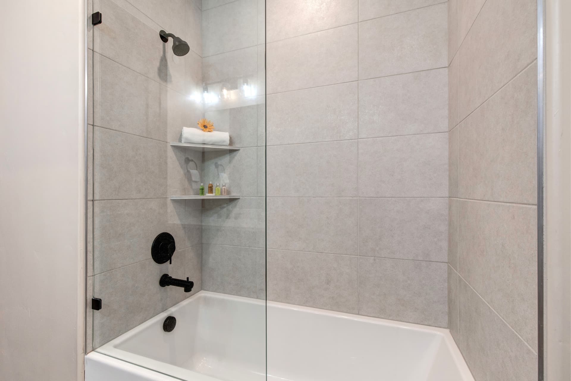 Blackstone Condo #3E - Image 17