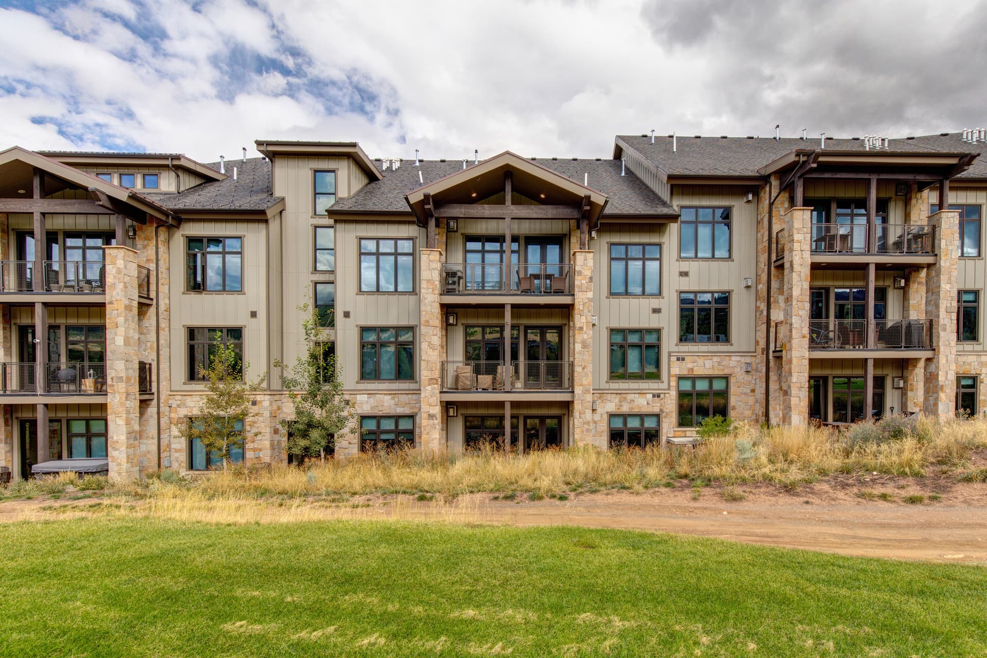 Blackstone Condo #3E - Image 23