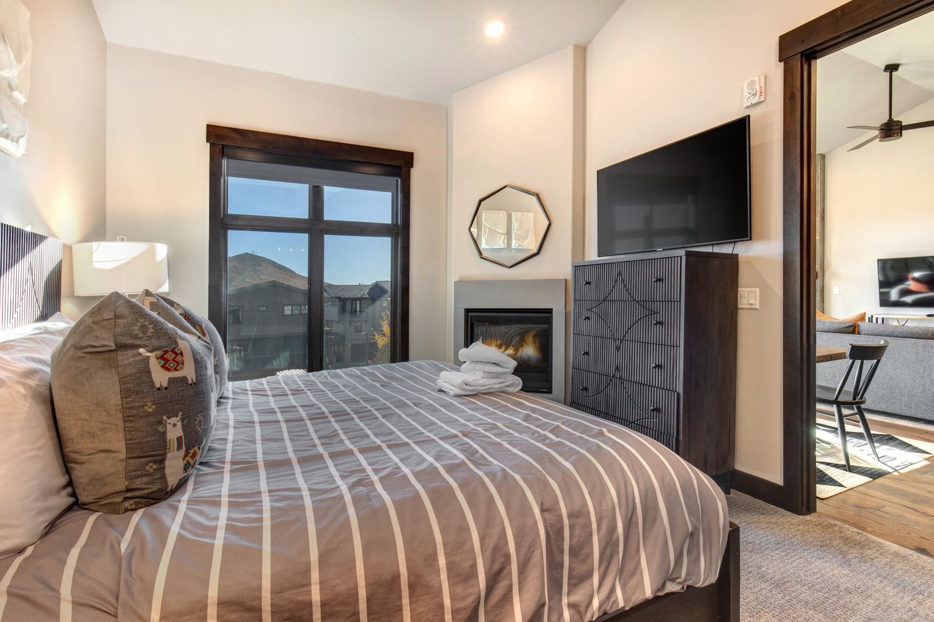 Blackstone Condo #3L - Image 12