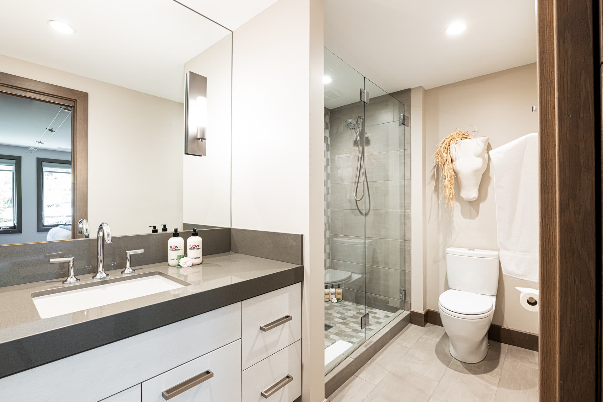 Contempo On Main - Image 30