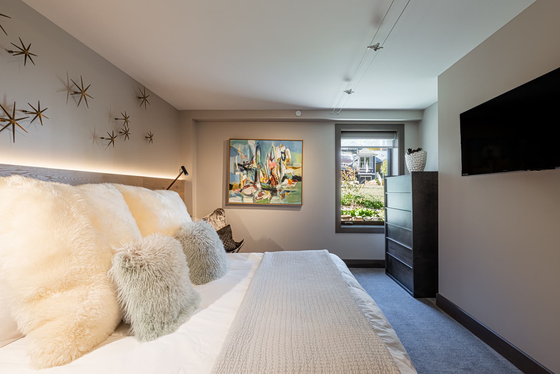 Contempo On Main - Image 24