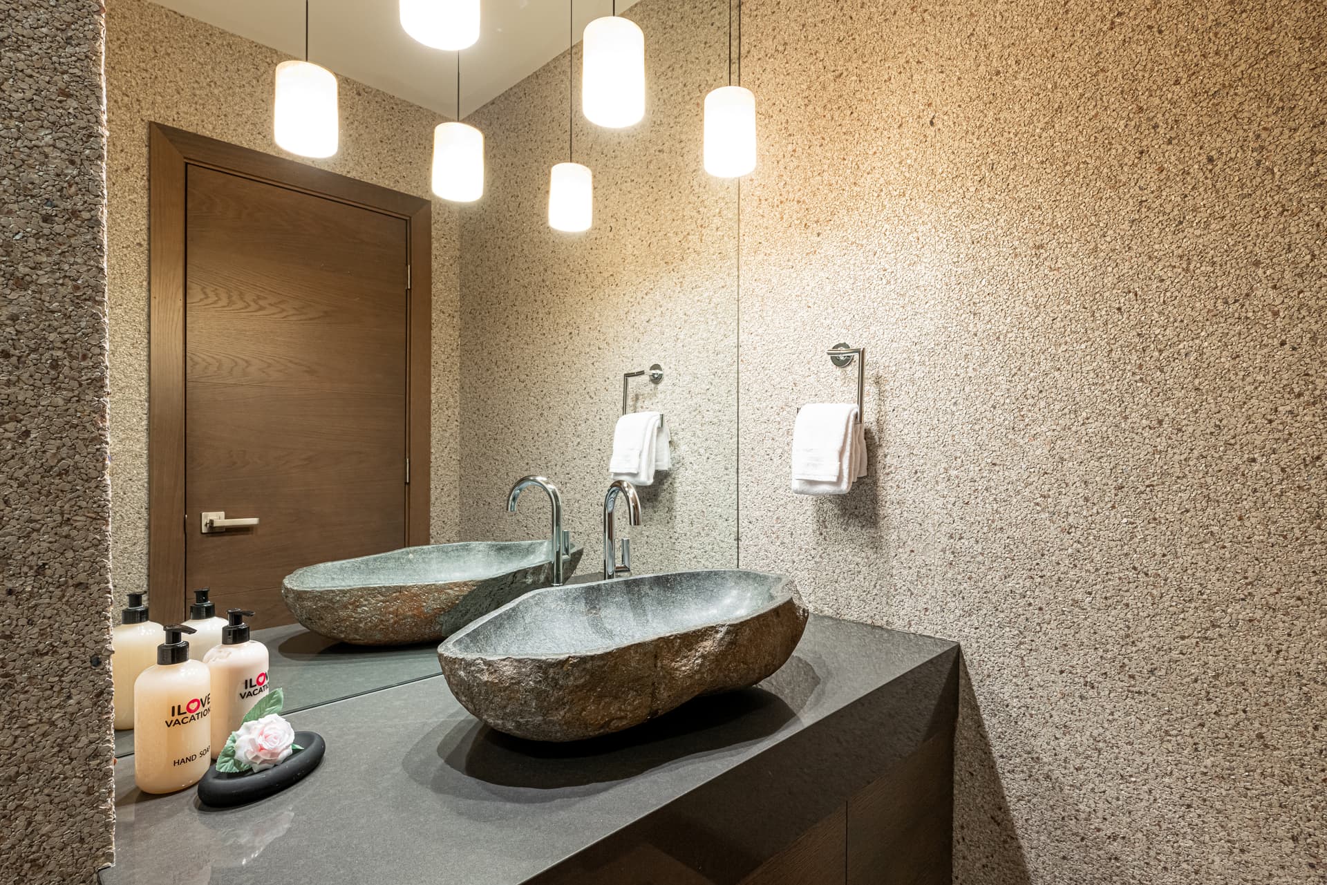 Contempo On Main - Image 34