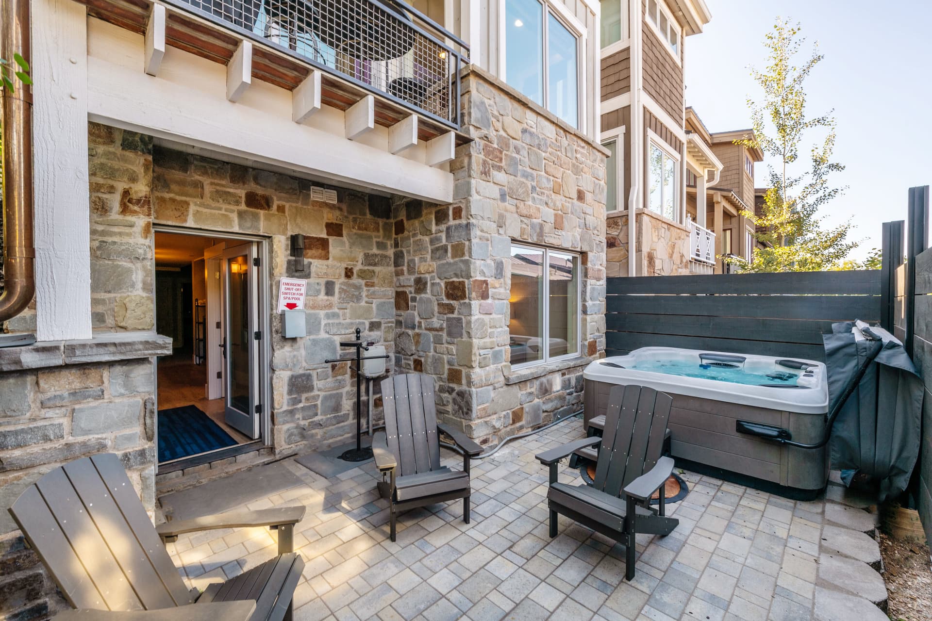 Empire Chalet - Image 2