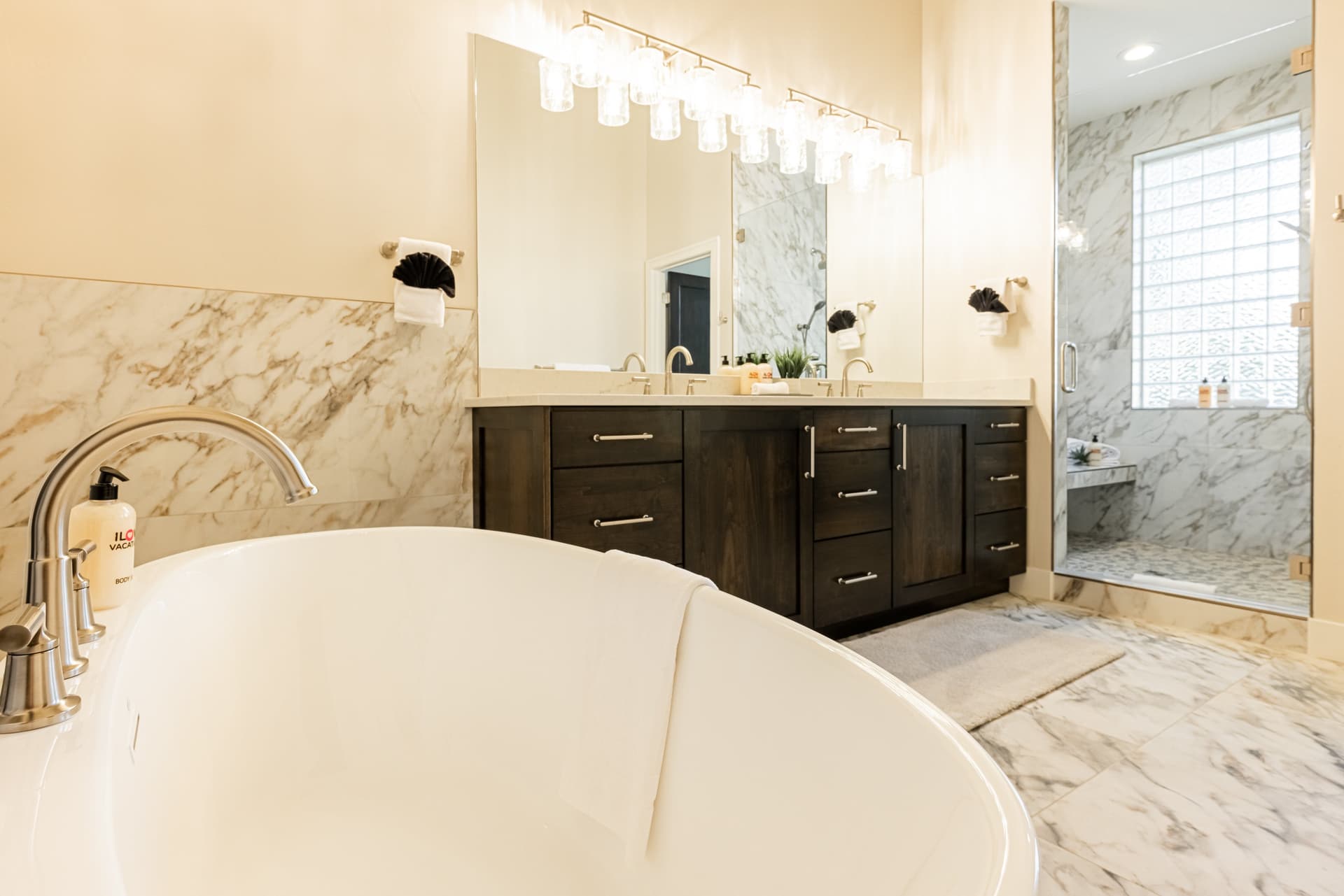 Estate at Gallivan Loop - Image 31